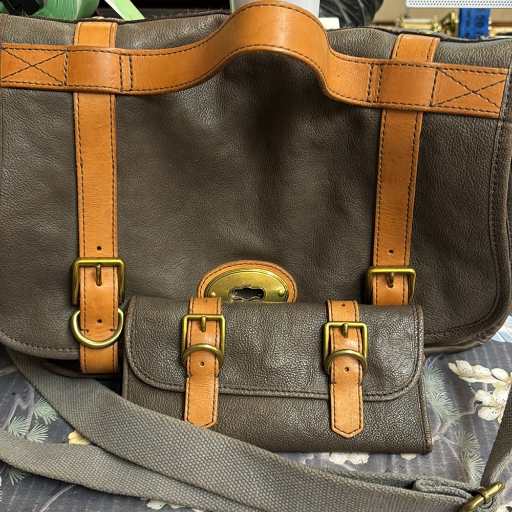 Fossil Bag And Matching Wallet - image 5